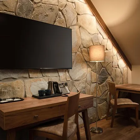 酒店 Family & Sport Hotel Josef 4*
